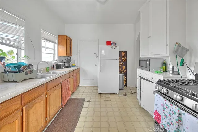 $869,800 | 3945 Woolwine Drive, Los Angeles, CA 90063