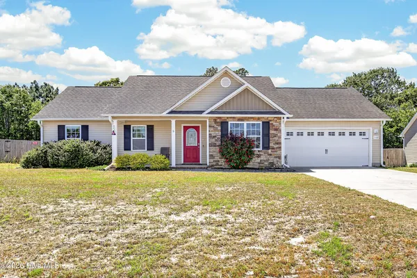 $270,000 | 142 Rosemary Avenue, Hubert, NC 28539