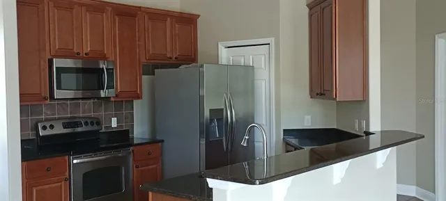 $2,600 | 463 Bayou-Village Drive, Tarpon Springs, FL 34689