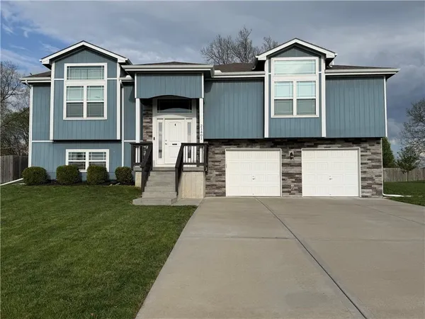 $395,000 | 21401 Noble Street, Spring Hill, KS 66083