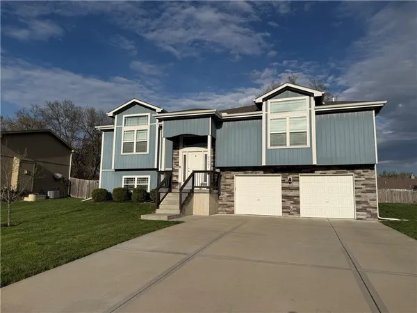 $395,000 | 21401 Noble Street, Spring Hill, KS 66083
