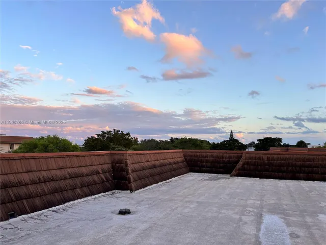 a view of terrace with city view