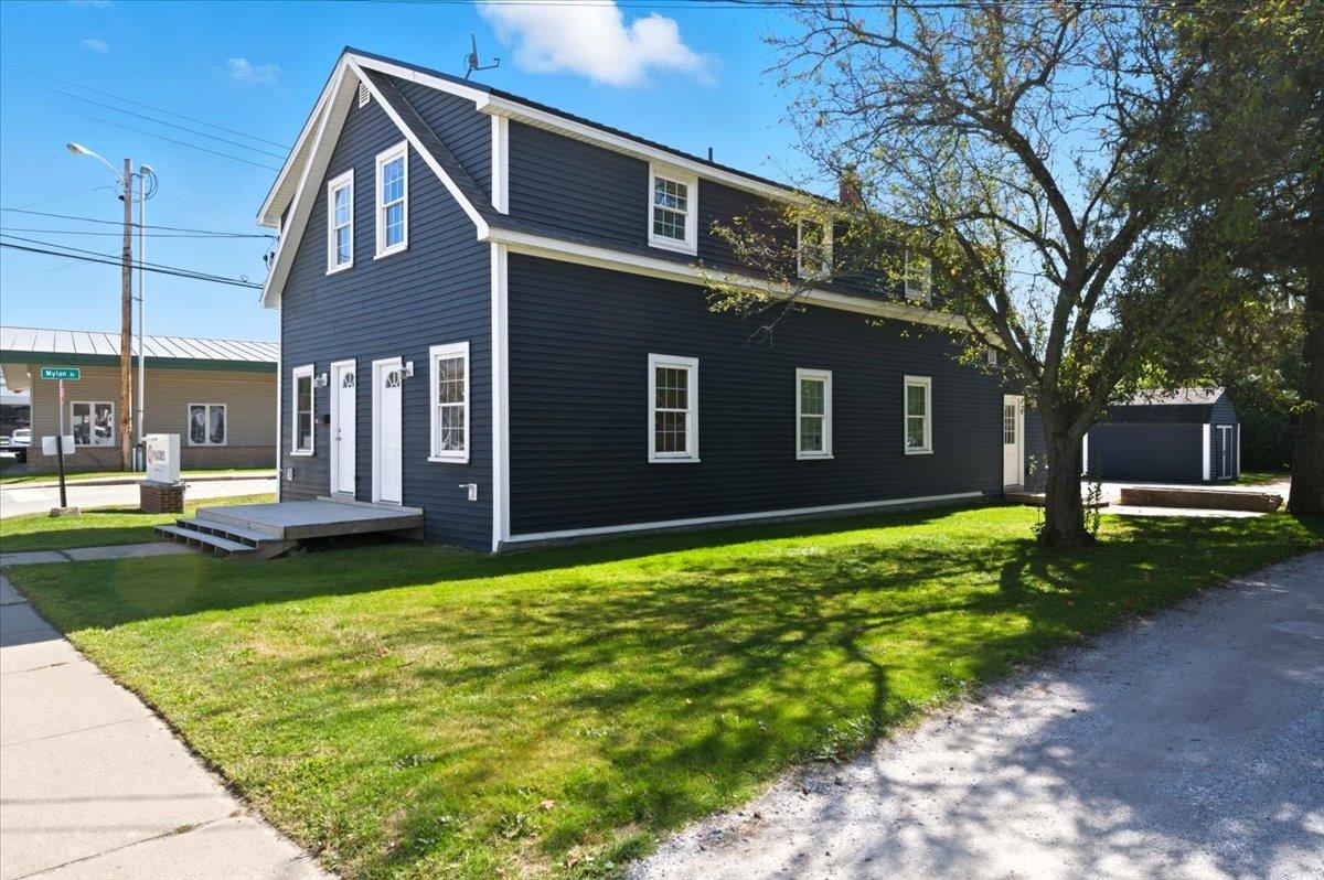 168 Lake Street St. Albans, VT 05478 - Photo 2 of 31