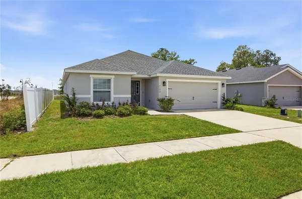 $2,400 | 7100 Twisting Pines Loop, Zephyrhills, FL 33541