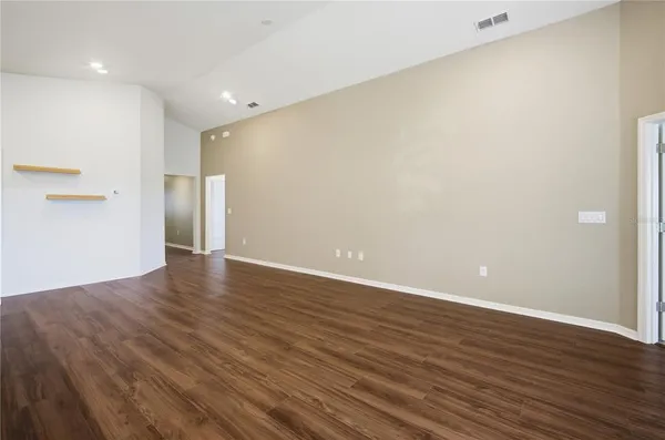 $2,400 | 7100 Twisting Pines Loop, Zephyrhills, FL 33541