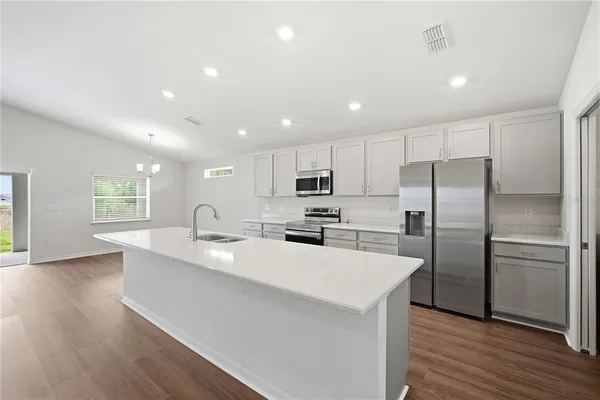$2,400 | 7100 Twisting Pines Loop, Zephyrhills, FL 33541