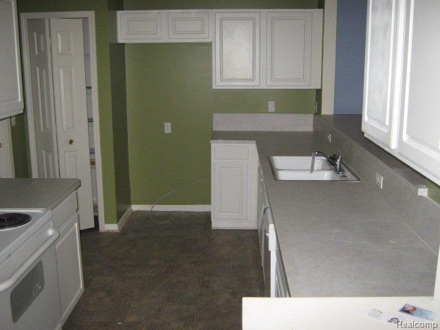 1986 Flagstone Circle, Unit 118 Rochester, MI 48307 - Photo 3 of 11 kitchen b