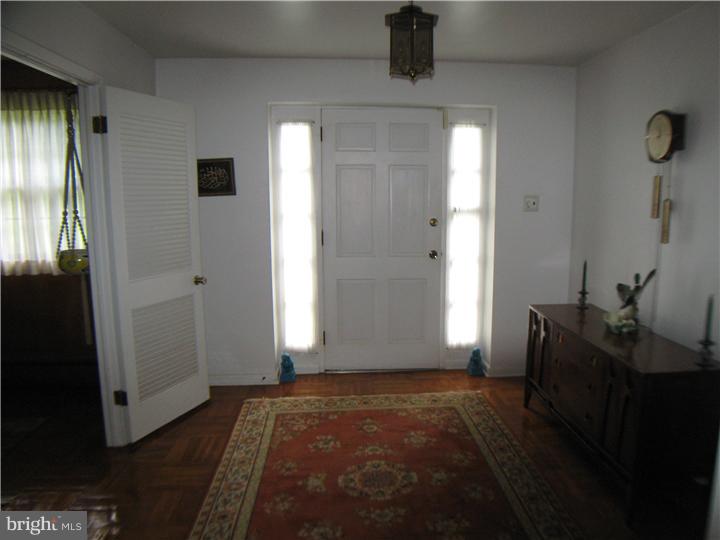 203 Knoll Road Wallingford, PA 19086 - Photo 2 of 15 Foyer
