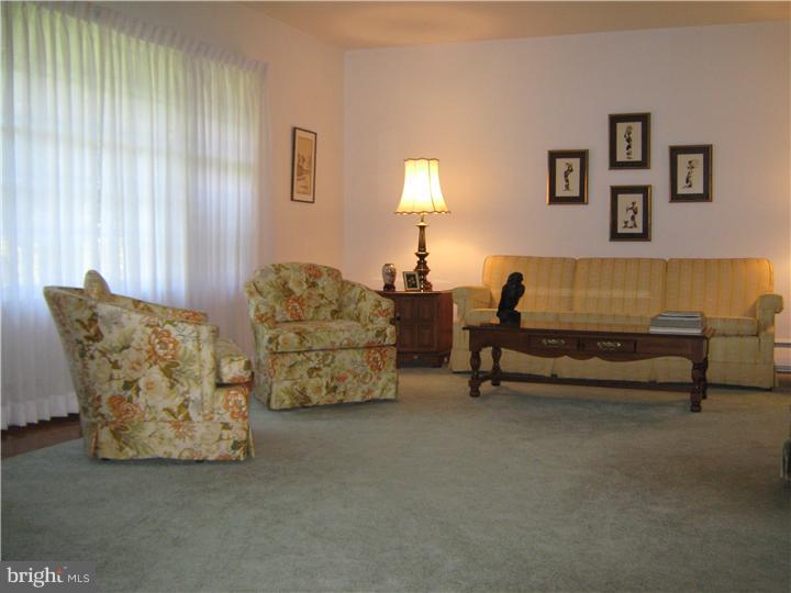 203 Knoll Road Wallingford, PA 19086 - Photo 3 of 15 Living Room