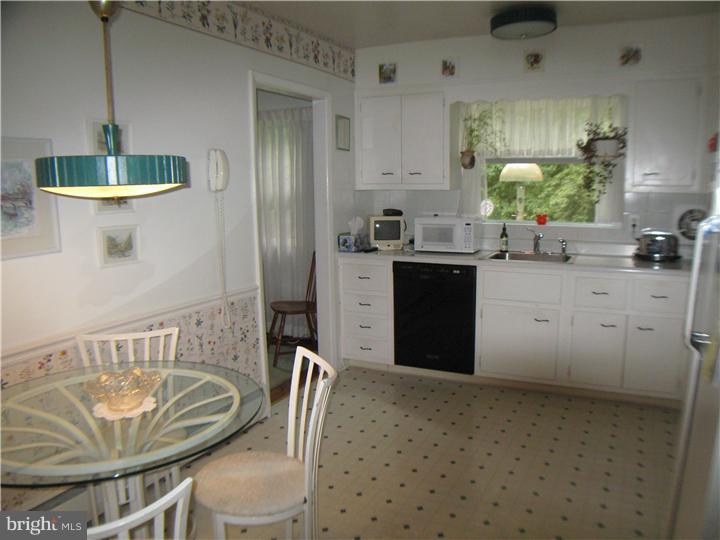 203 Knoll Road Wallingford, PA 19086 - Photo 7 of 15 Kitchen