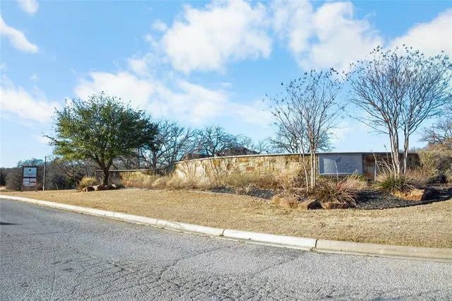 $140,000 | 232 Silver Lakes Drive, Sunset, TX 76270