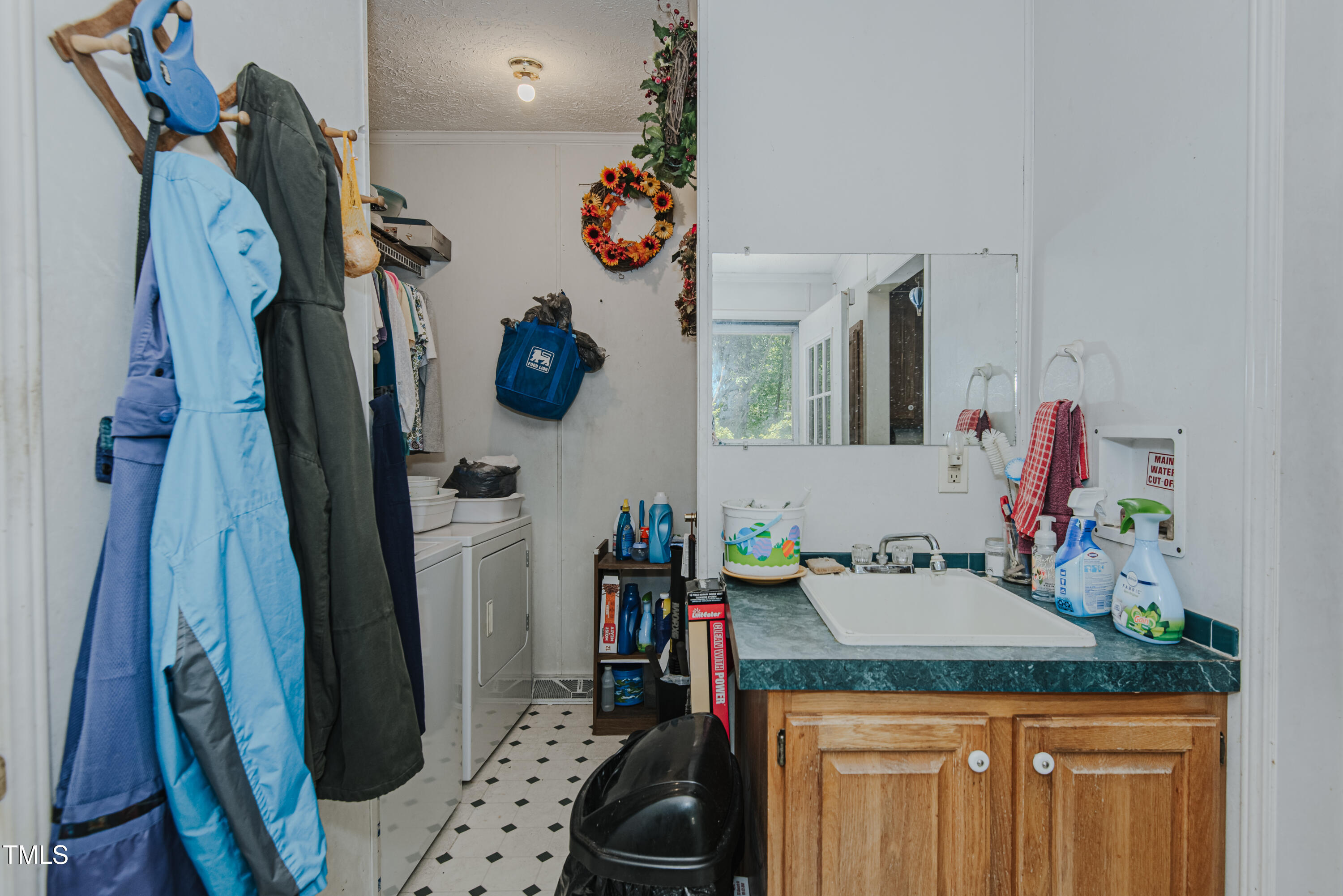 1619 East Greensboro Chapel Hill Road Graham, NC 27253 - Photo 14 of 37 Laundry/Mud room