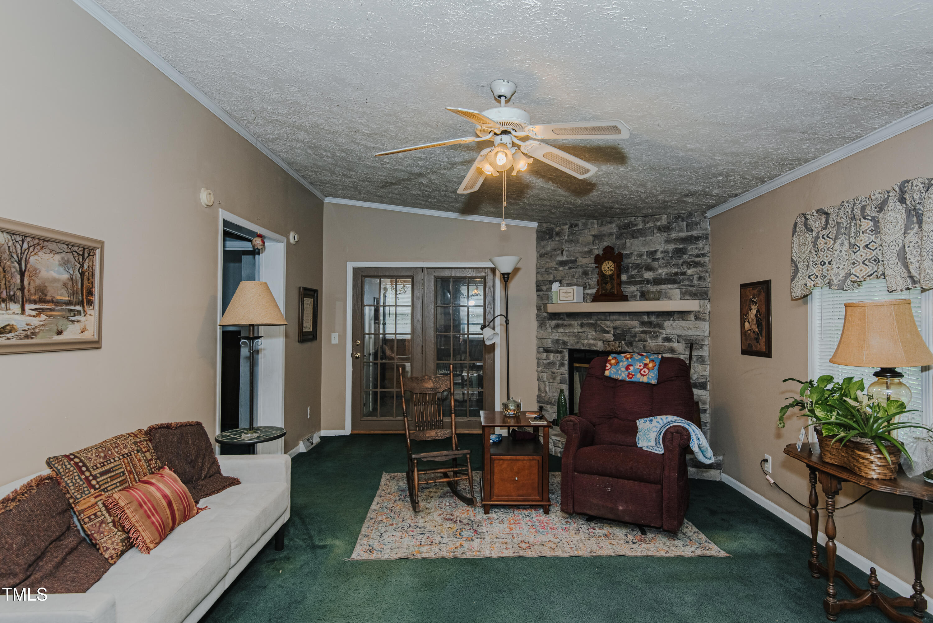 1619 East Greensboro Chapel Hill Road Graham, NC 27253 - Photo 15 of 37 Living room