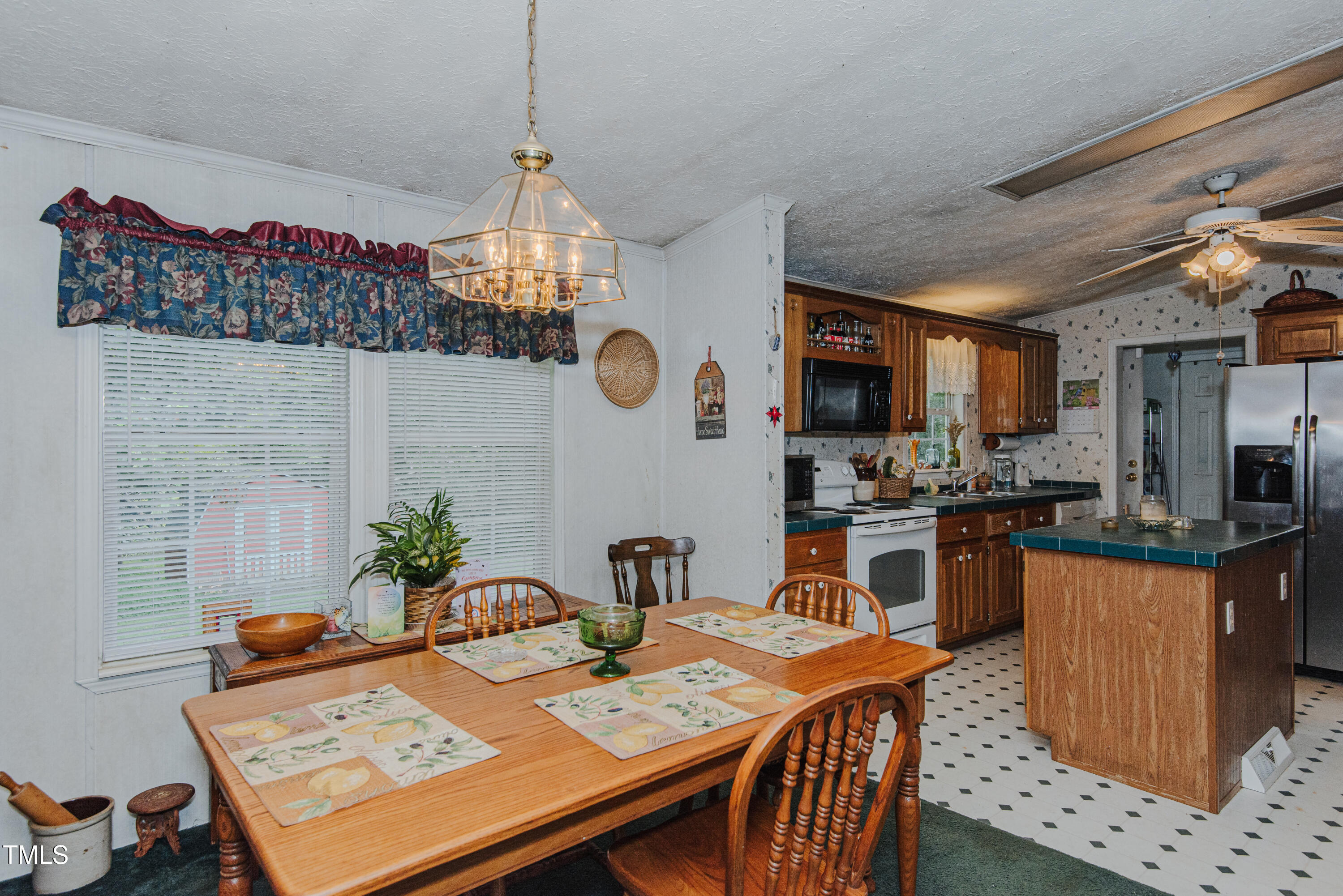 1619 East Greensboro Chapel Hill Road Graham, NC 27253 - Photo 10 of 37 Dining