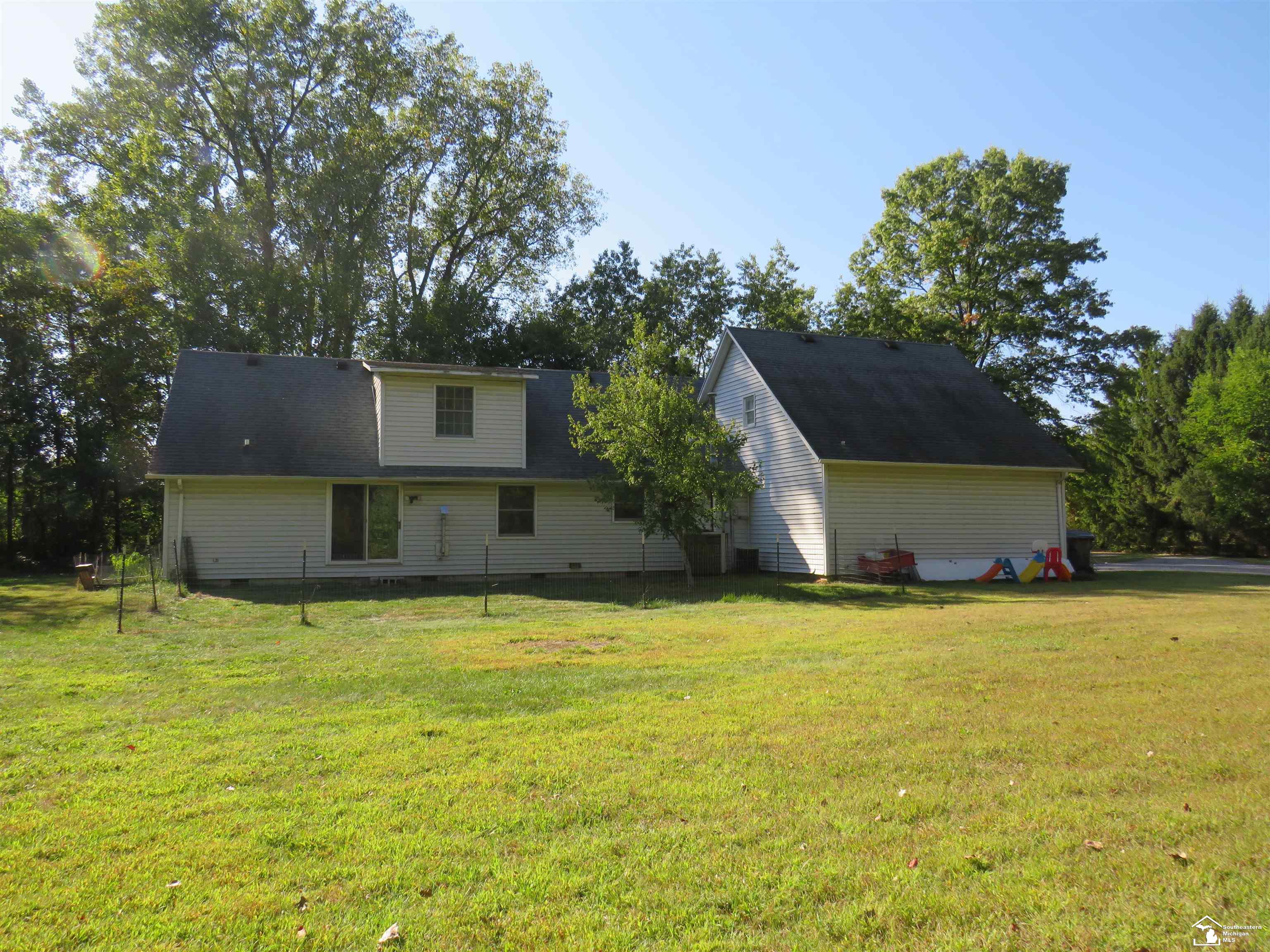 5825 Bacon Road Petersburg, MI 49270 - Photo 12 of 45 50155776-d6f1ec78-1560-4ba5-bafa-f85f92f5298c.JPG