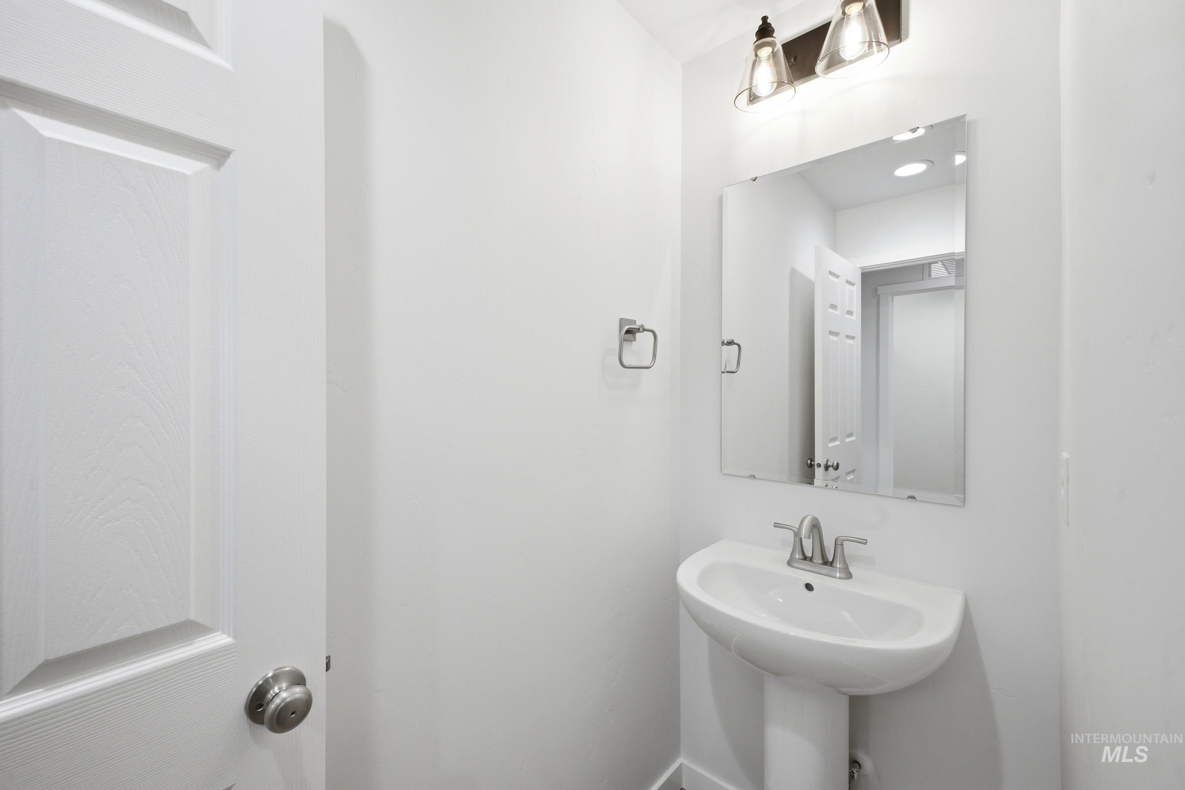 13724 Judson Street Caldwell, ID 83607 - Photo 10 of 23 View of bathroom