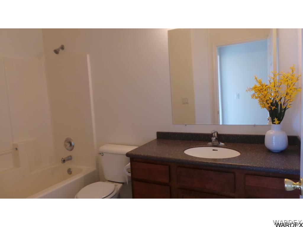 3661 Estrella Road Golden Valley, AZ 86413 - Photo 12 of 19 Full Main Bathroom