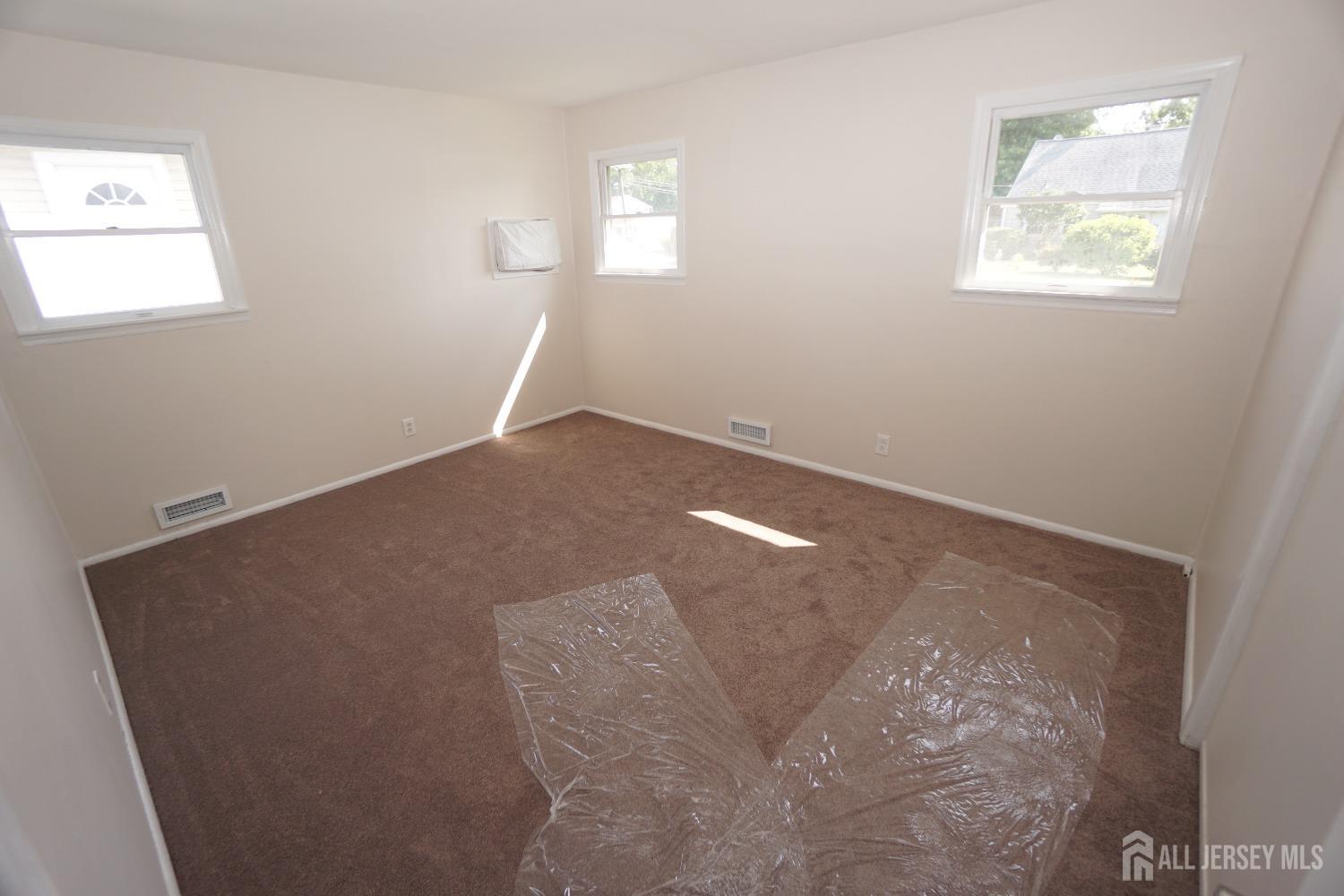 47 Wendy Road Colonia, NJ 07067 - Photo 12 of 17 Gallery Image 12