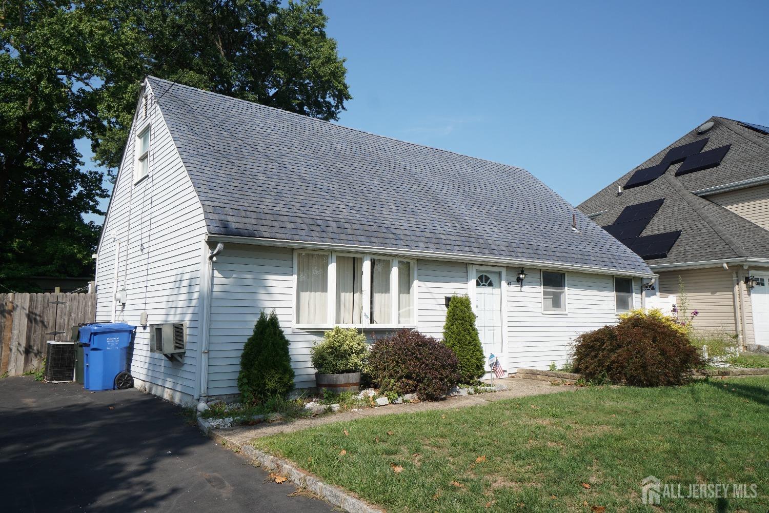47 Wendy Road Colonia, NJ 07067 - Photo 2 of 17 Gallery Image 2