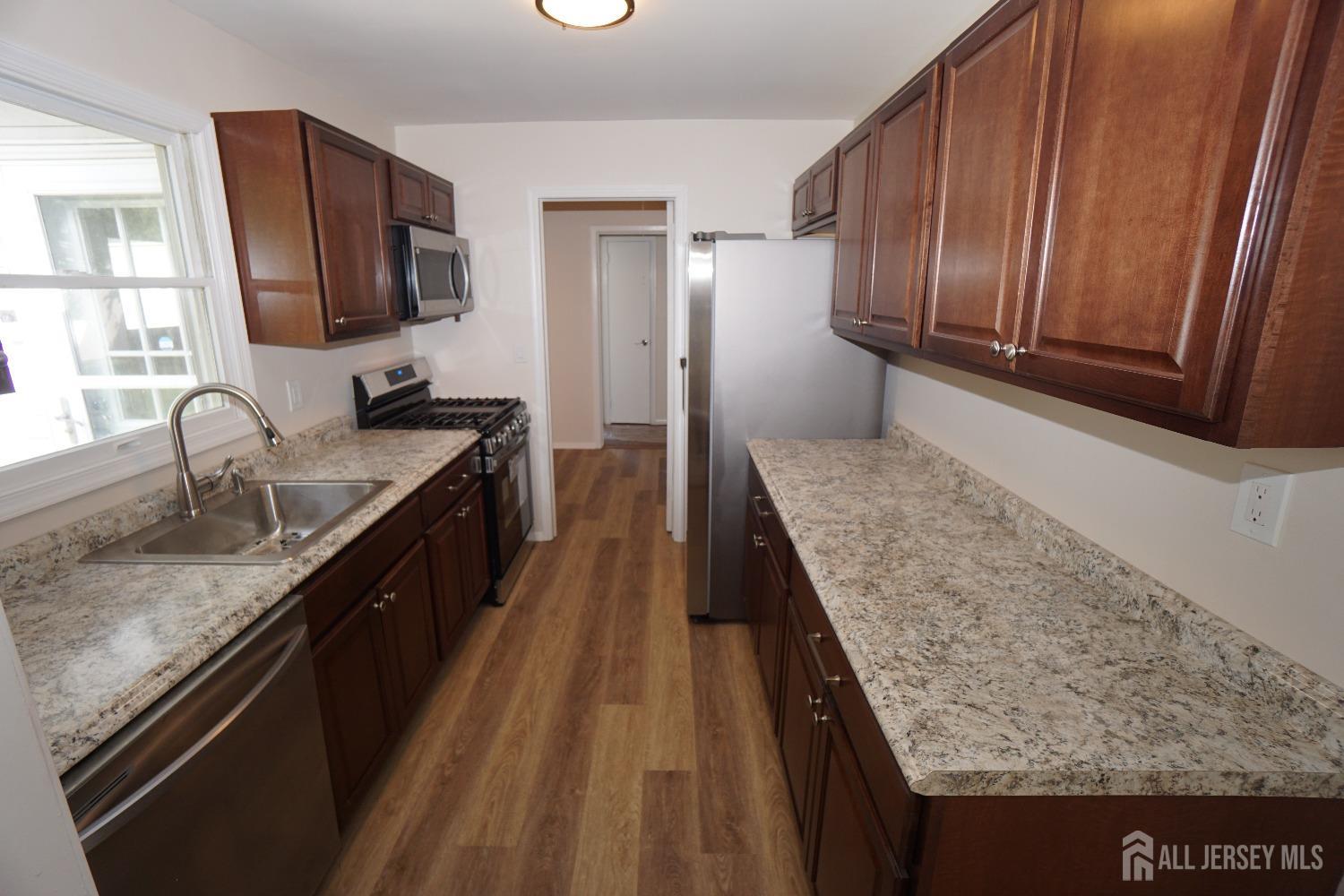 47 Wendy Road Colonia, NJ 07067 - Photo 6 of 17 Gallery Image 6