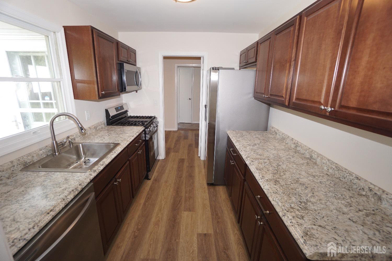 47 Wendy Road Colonia, NJ 07067 - Photo 9 of 17 Gallery Image 9