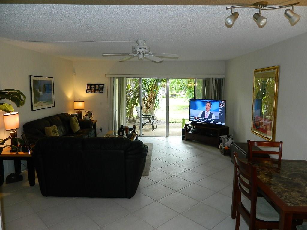 390 Golfview Road, Unit B North Palm Beach, FL 33408 - Photo 4 of 22 Gallery Image 4