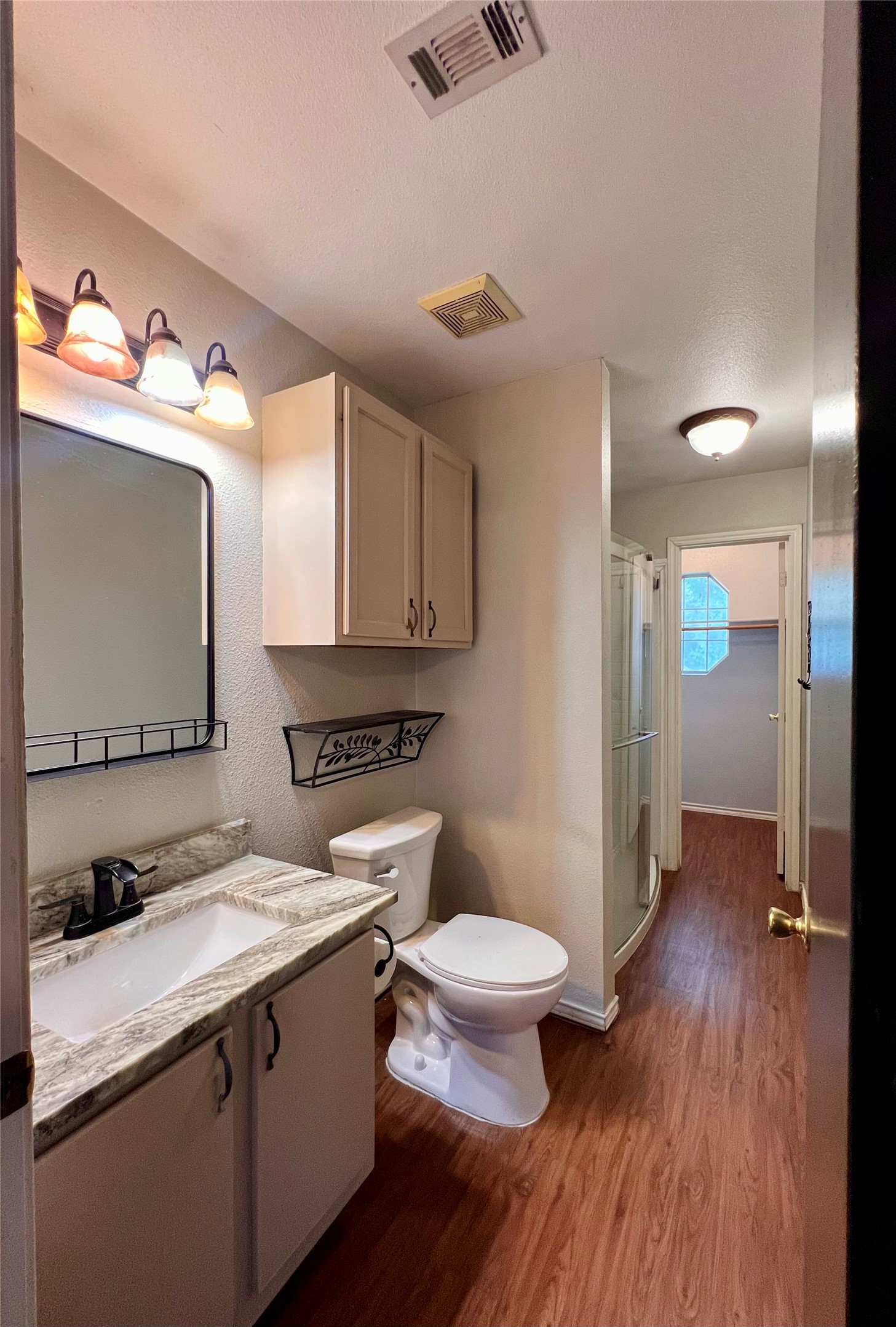 5404 China Berry Road Austin, TX 78744 - Photo 11 of 20 Functional full bathroom featuring a well-appointed vanity and durable flooring.