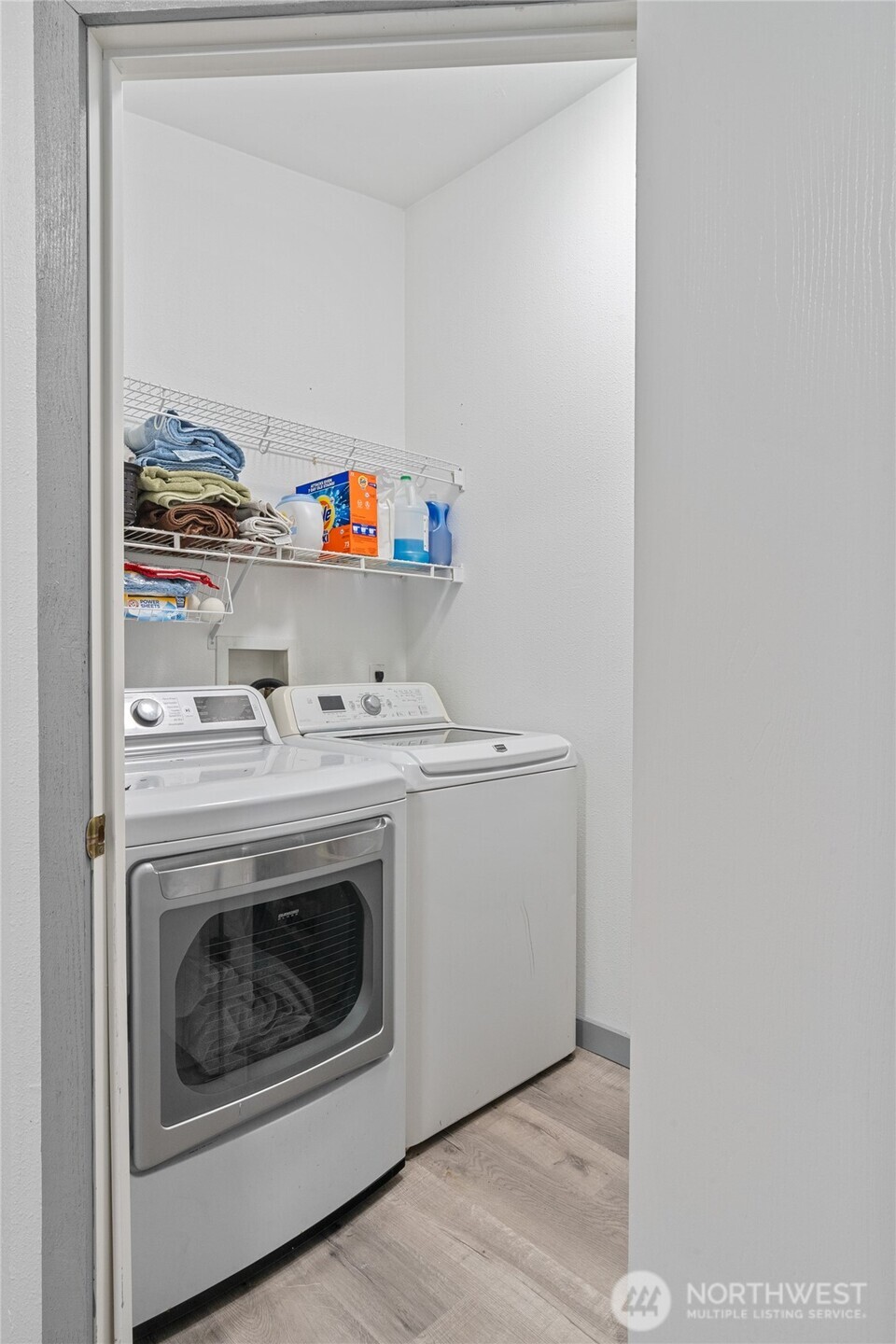 48 Robin Lane Pacific Beach, WA 98571 - Photo 9 of 36 a utility room with washer and dryer