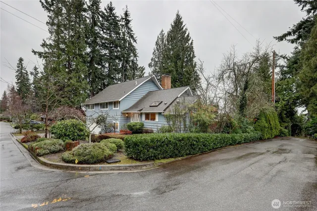 $2,200,000 | 10538 Northeast 48th Place, Kirkland, WA 98033