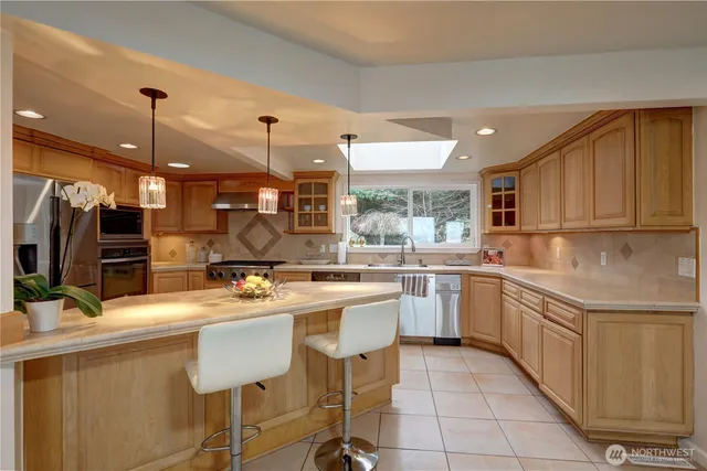 $2,200,000 | 10538 Northeast 48th Place, Kirkland, WA 98033