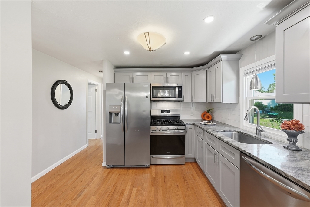 109 Bretton Road Springfield, MA 01119 - Photo 8 of 42
