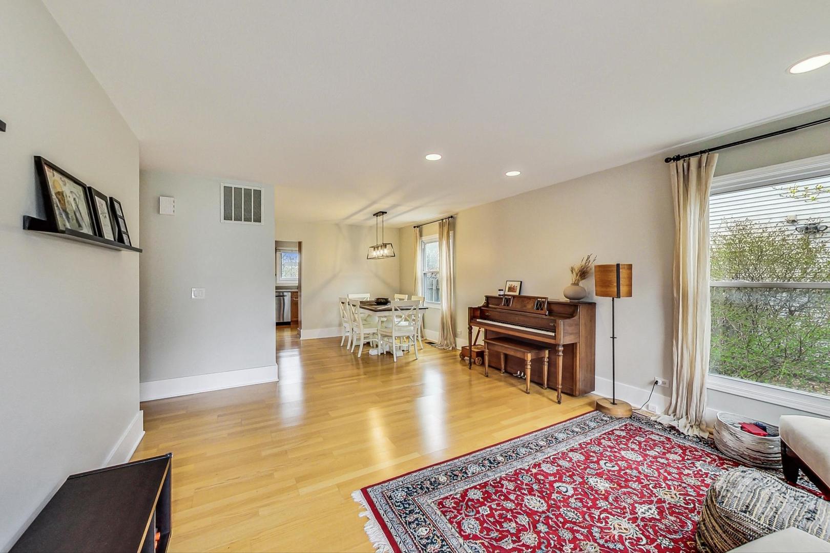 511 Barberry Road Highland Park, IL 60035 - Photo 4 of 47 Gallery Image 4