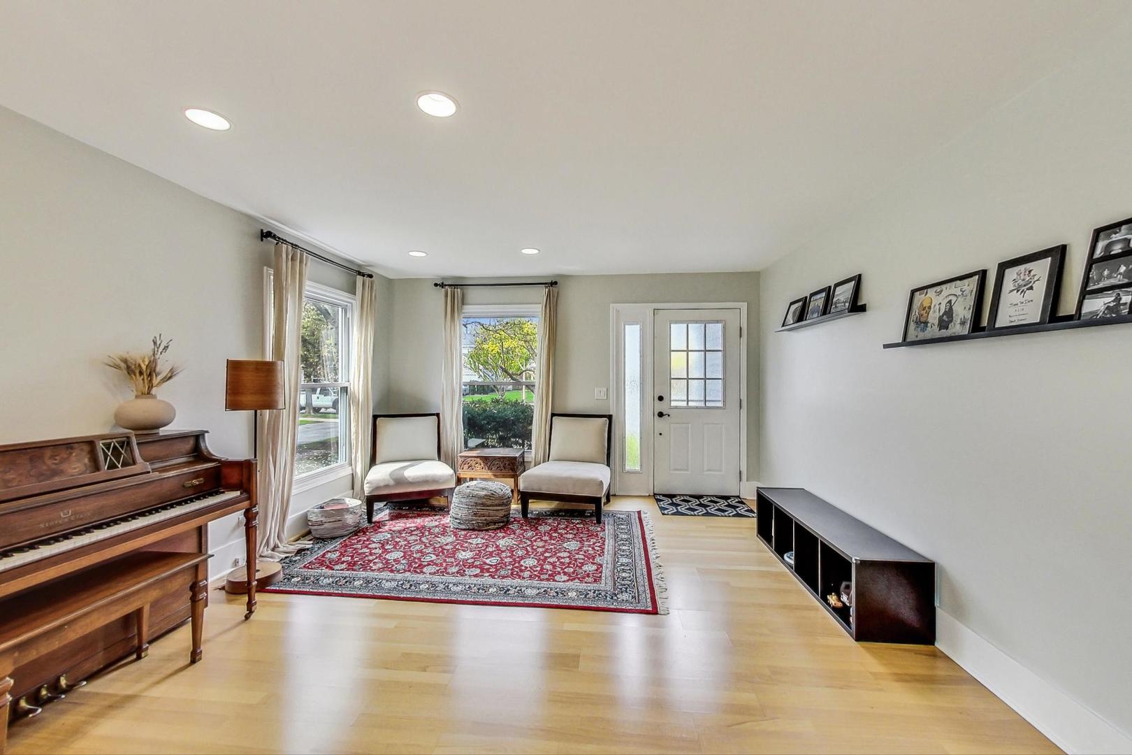 511 Barberry Road Highland Park, IL 60035 - Photo 6 of 47 Gallery Image 6