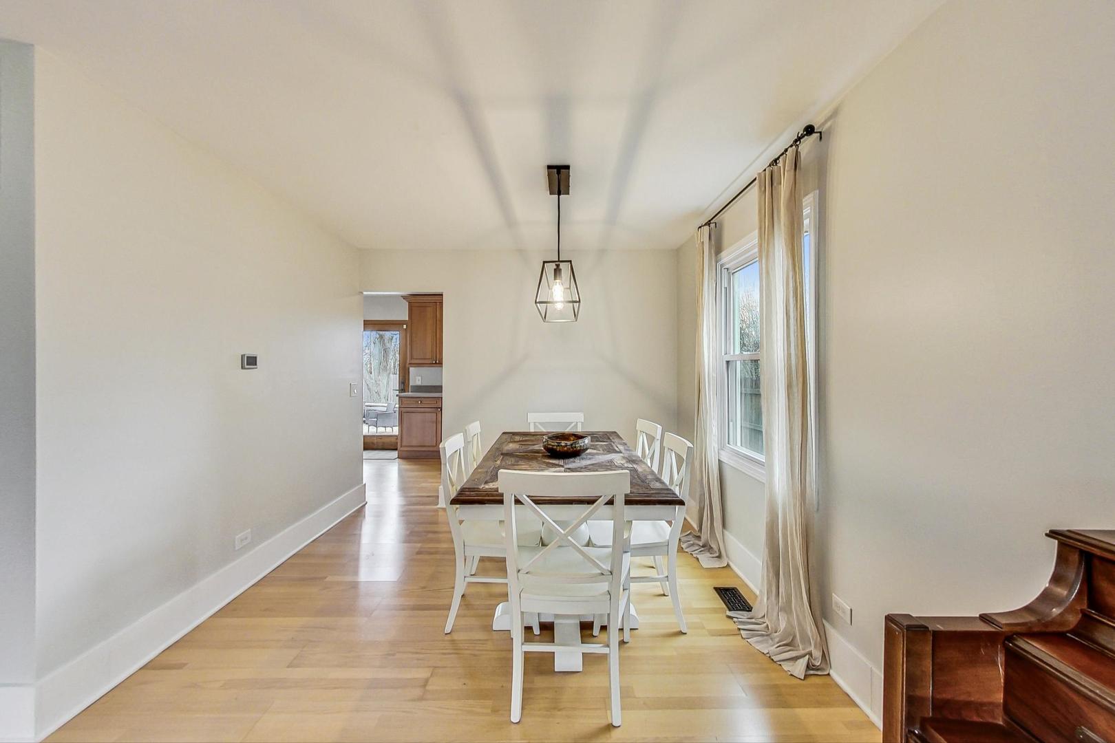 511 Barberry Road Highland Park, IL 60035 - Photo 7 of 47 Gallery Image 7