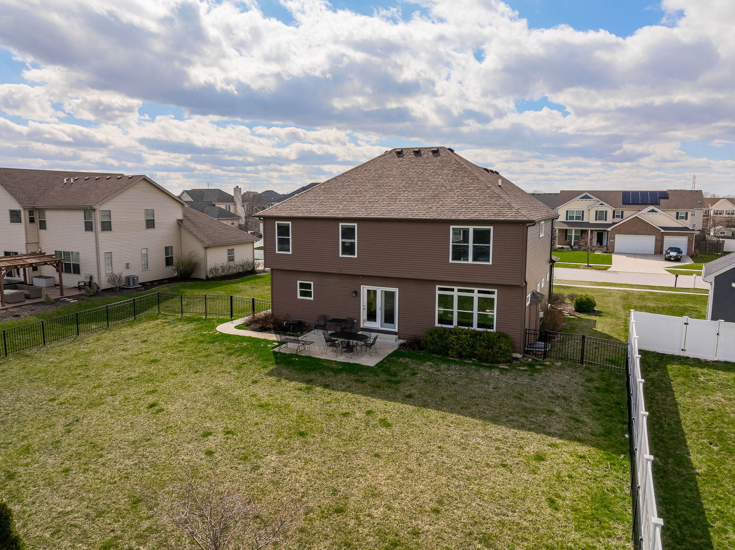 311 West Frontier Drive Minooka, IL 60447 - Photo 35 of 44 a aerial view of a house with swimming pool and a yard