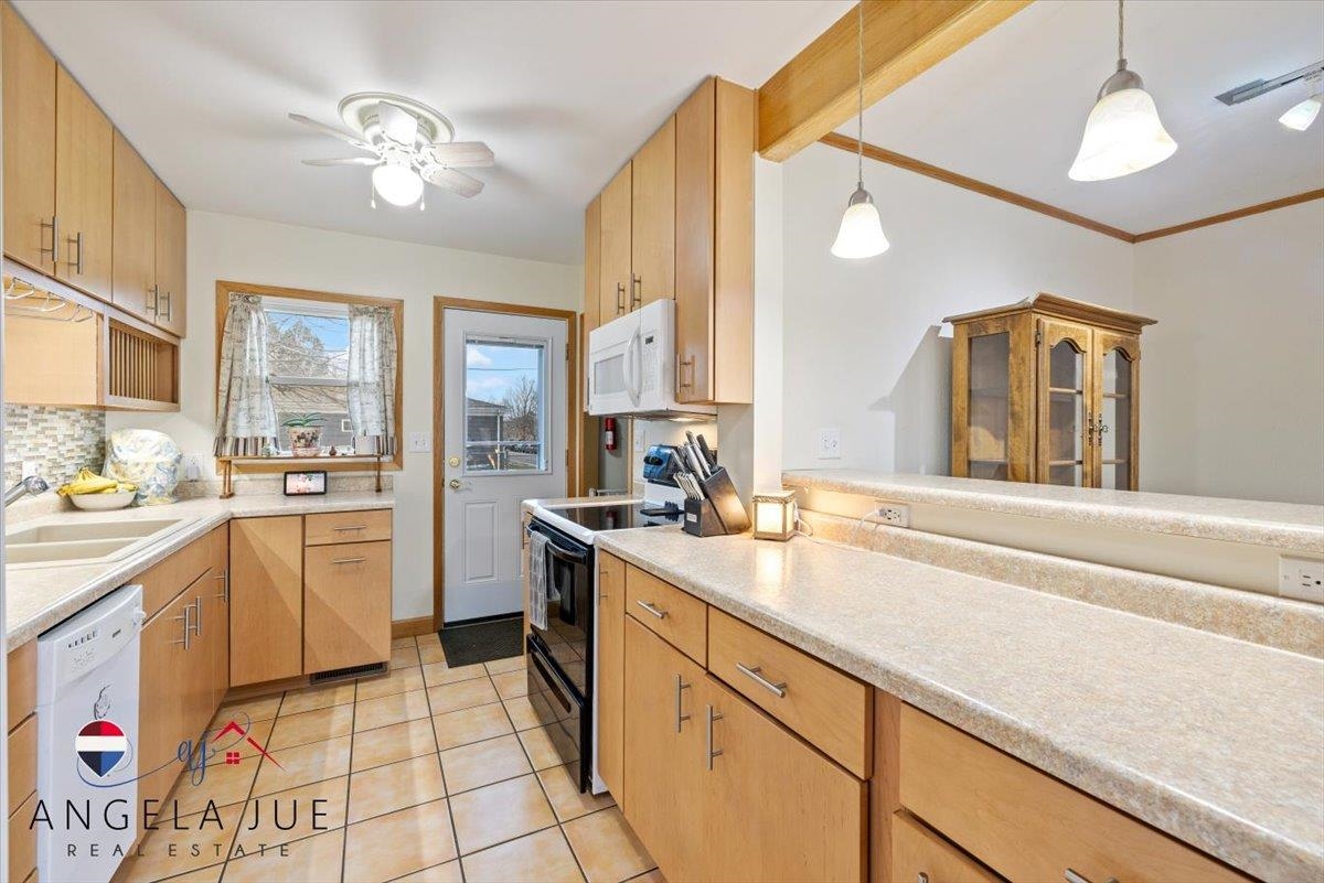 2018 Cascade Avenue Casper, WY 82604 - Photo 3 of 33