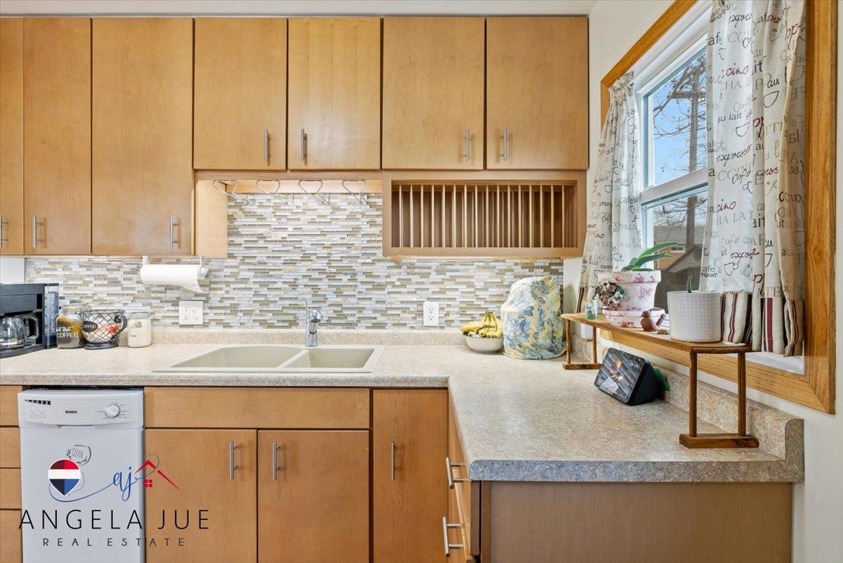 2018 Cascade Avenue Casper, WY 82604 - Photo 5 of 33