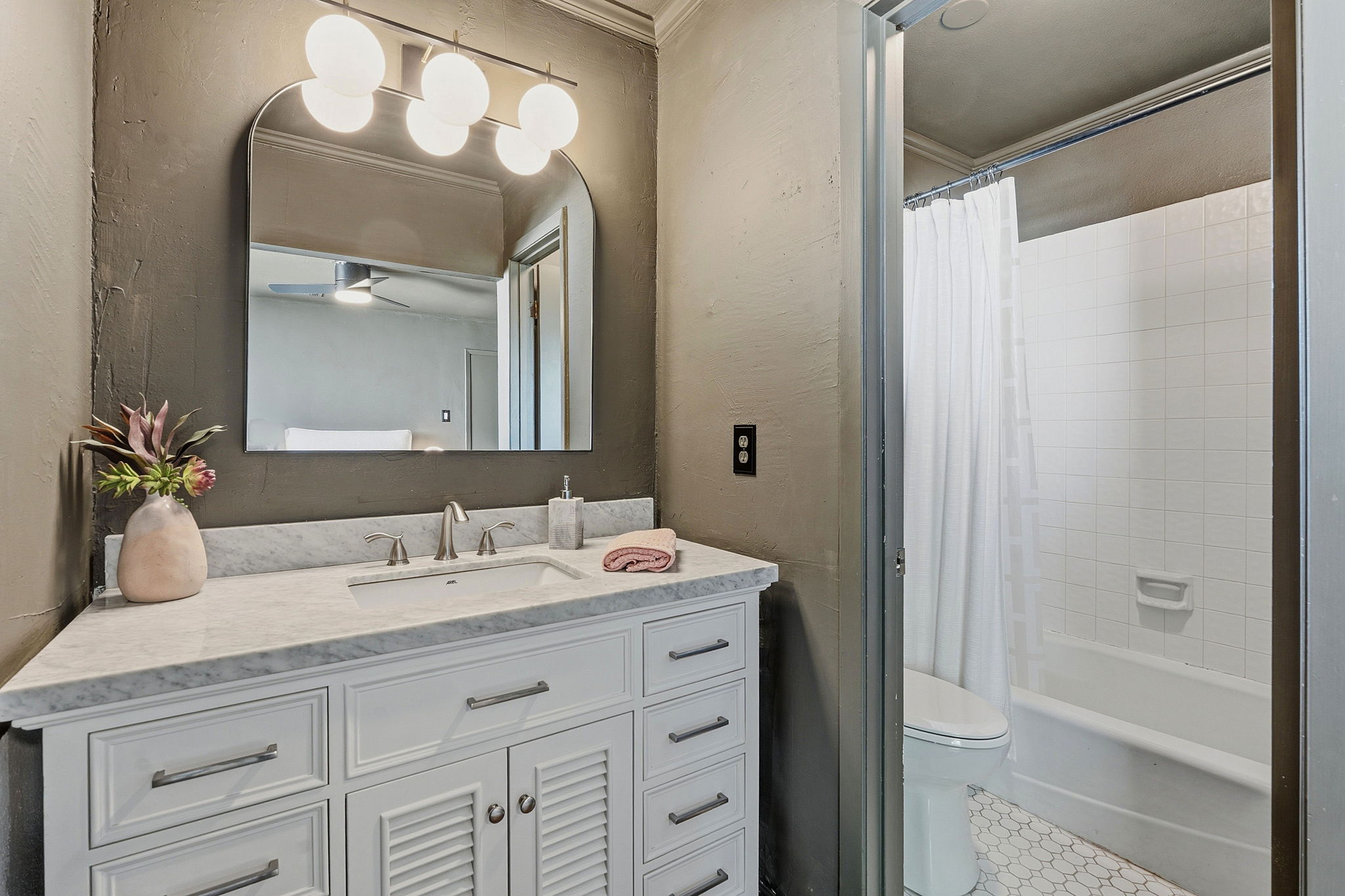 4705 Fieldstone Drive Austin, TX 78735 - Photo 17 of 34 a bathroom with a double vanity sink mirror and bathtub