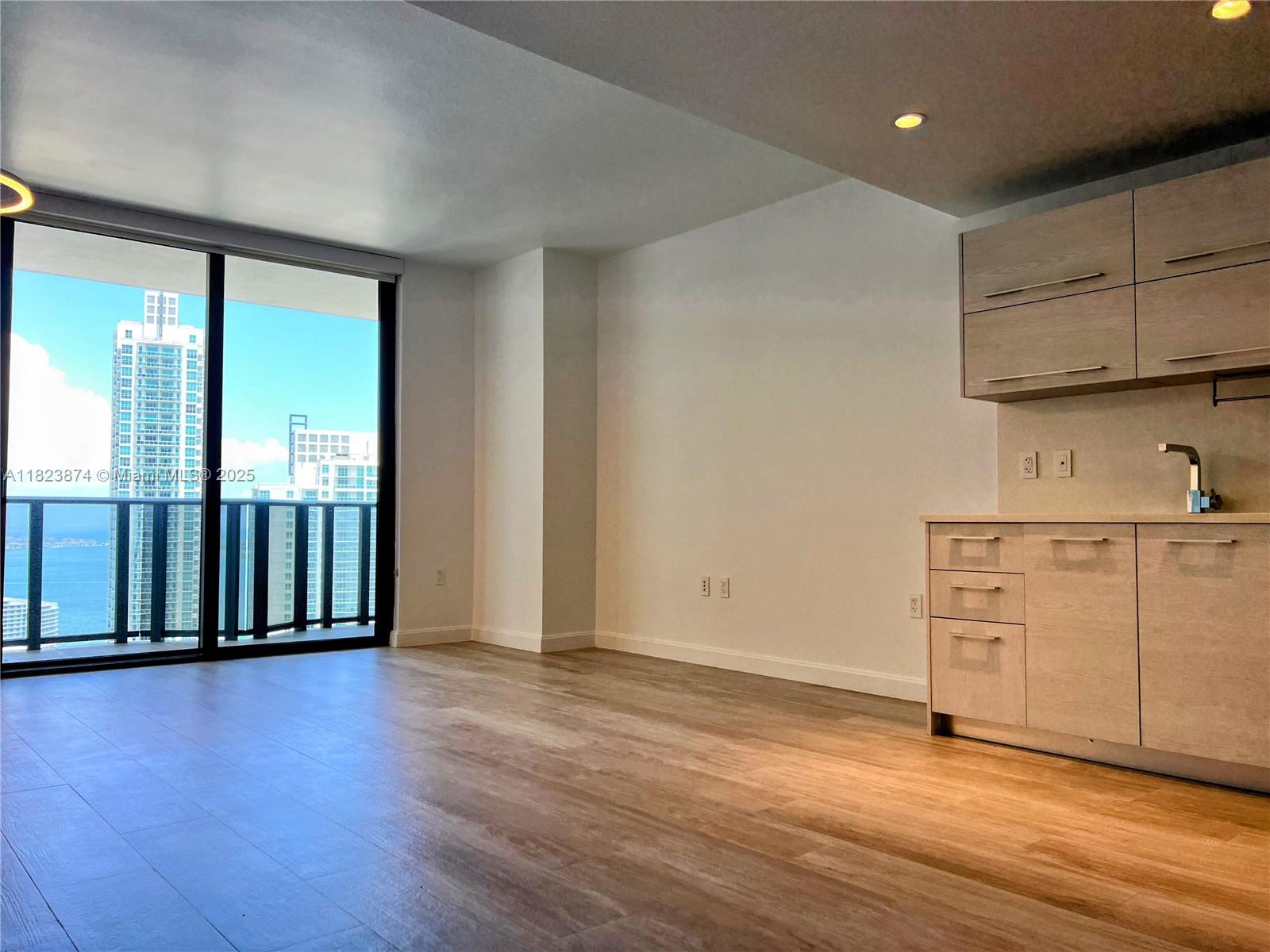 45 Southwest 9th Street, Unit 3602 Miami, FL 33130 - Photo 4 of 27 Gallery Image 4