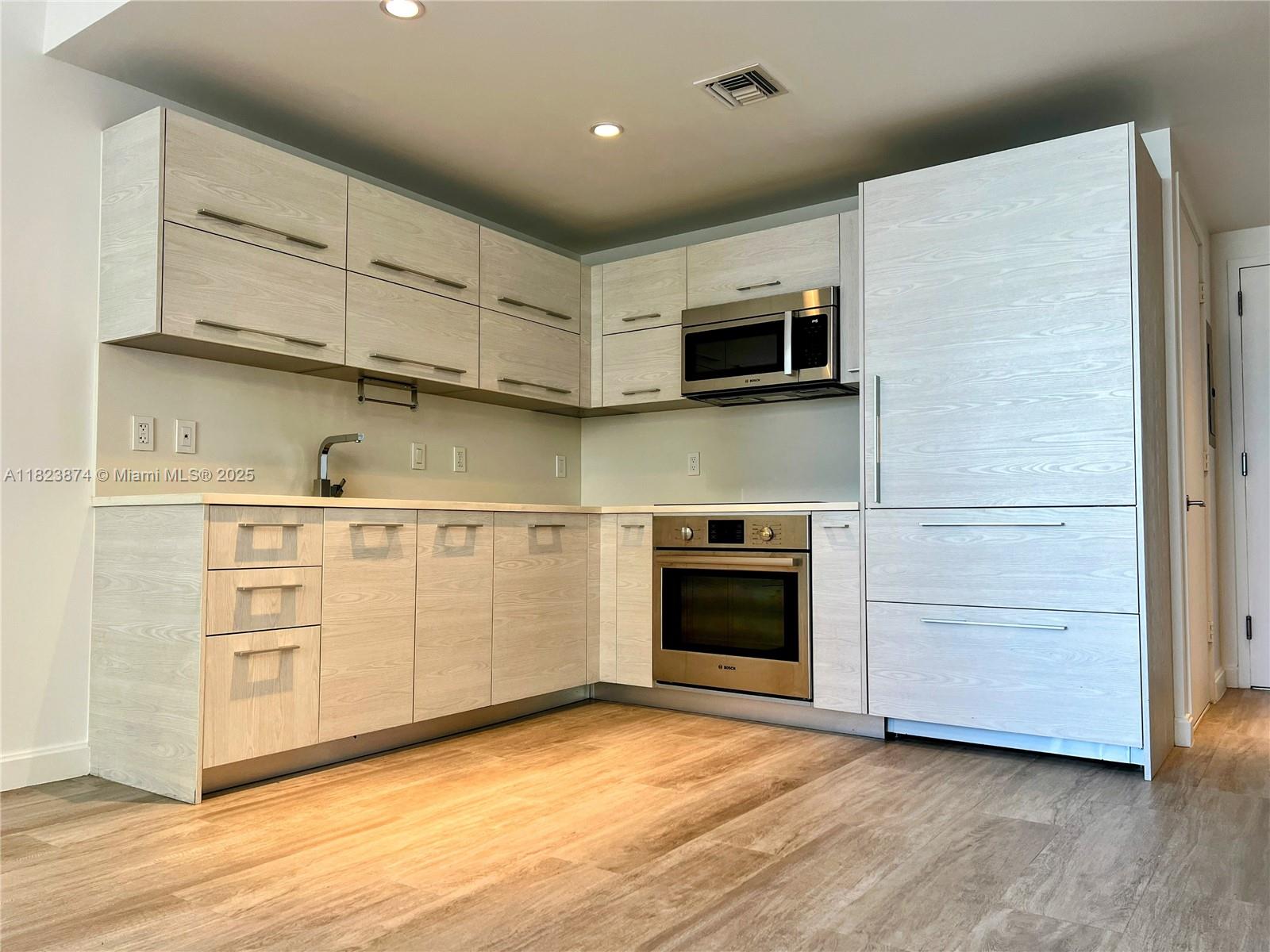 45 Southwest 9th Street, Unit 3602 Miami, FL 33130 - Photo 5 of 27 Gallery Image 5