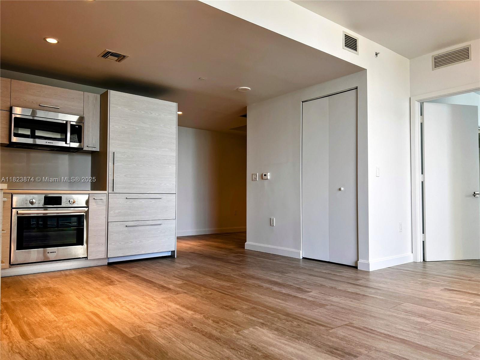 45 Southwest 9th Street, Unit 3602 Miami, FL 33130 - Photo 6 of 27 Gallery Image 6