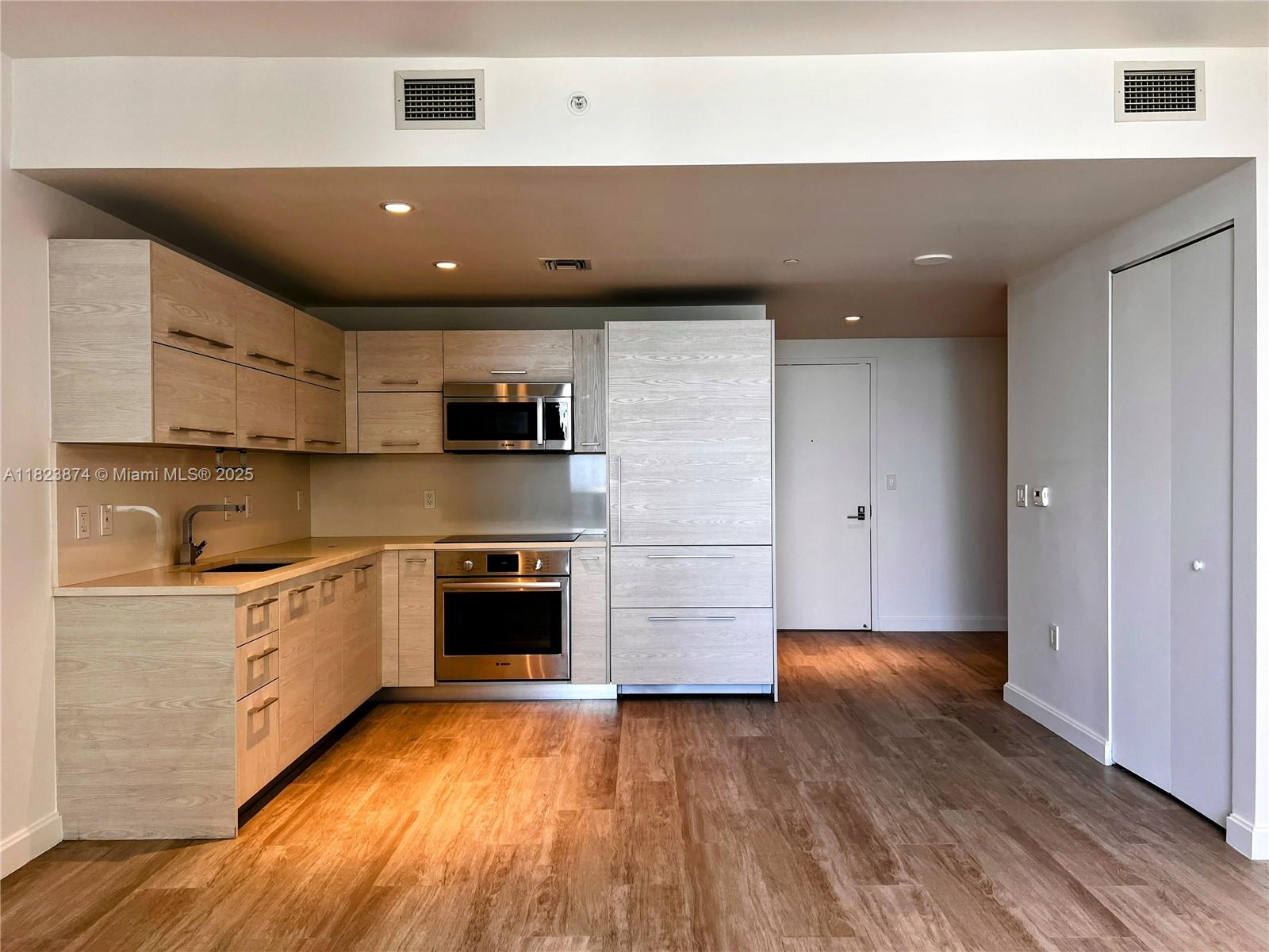 45 Southwest 9th Street, Unit 3602 Miami, FL 33130 - Photo 8 of 27 Gallery Image 8