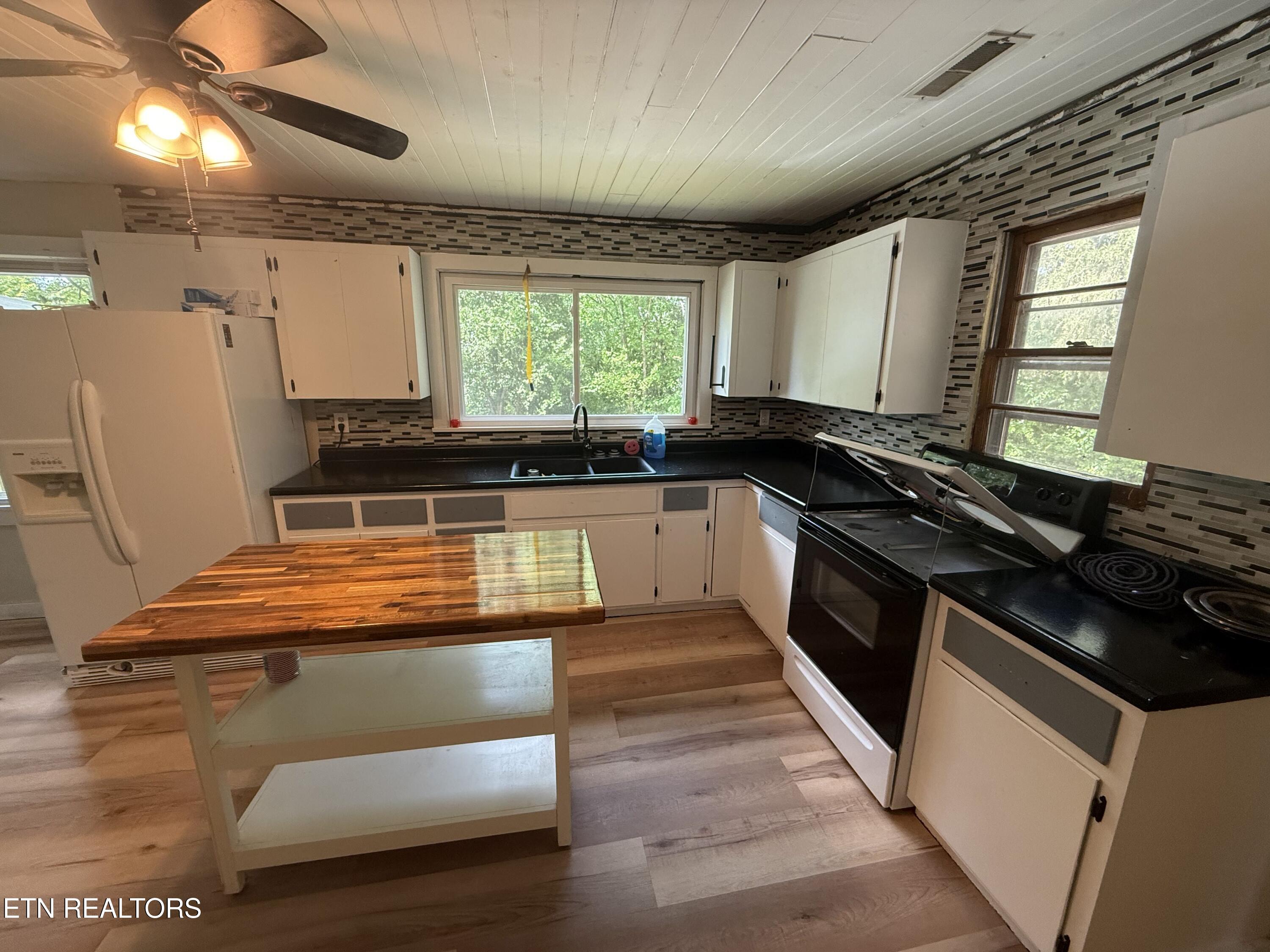 2850 Hodges Ferry Road Kodak, TN 37764 - Photo 18 of 35 Kitchen