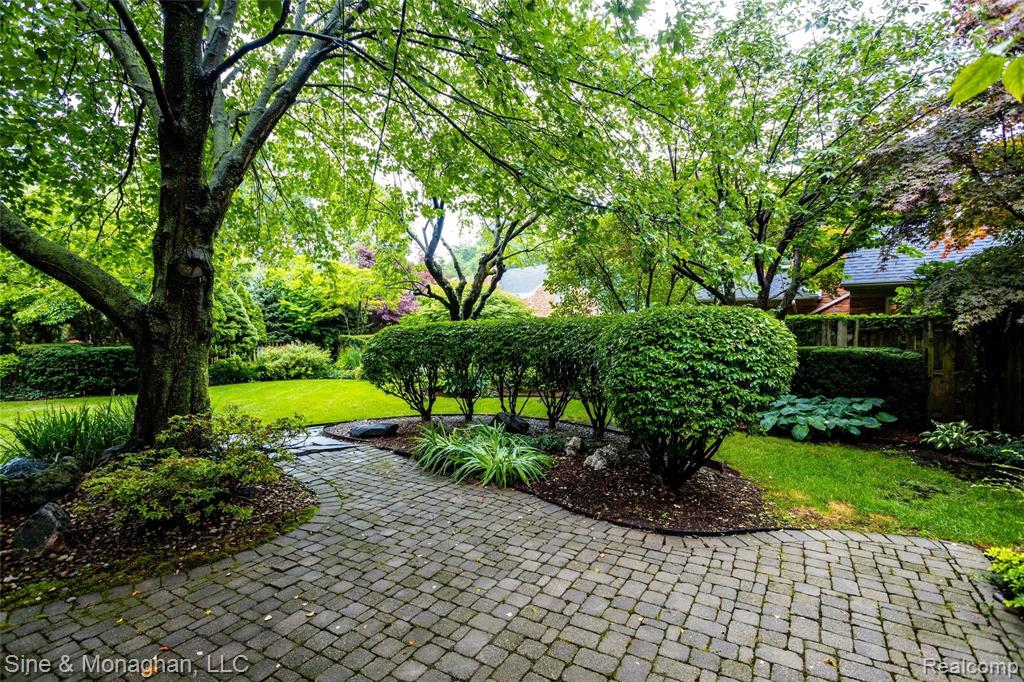 523 Thorntree Road Grosse Pointe Woods, MI 48236 - Photo 50 of 59