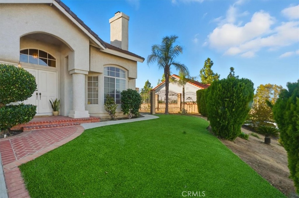 6721 Silver Oak Place Riverside, CA 92506 - Photo 3 of 58