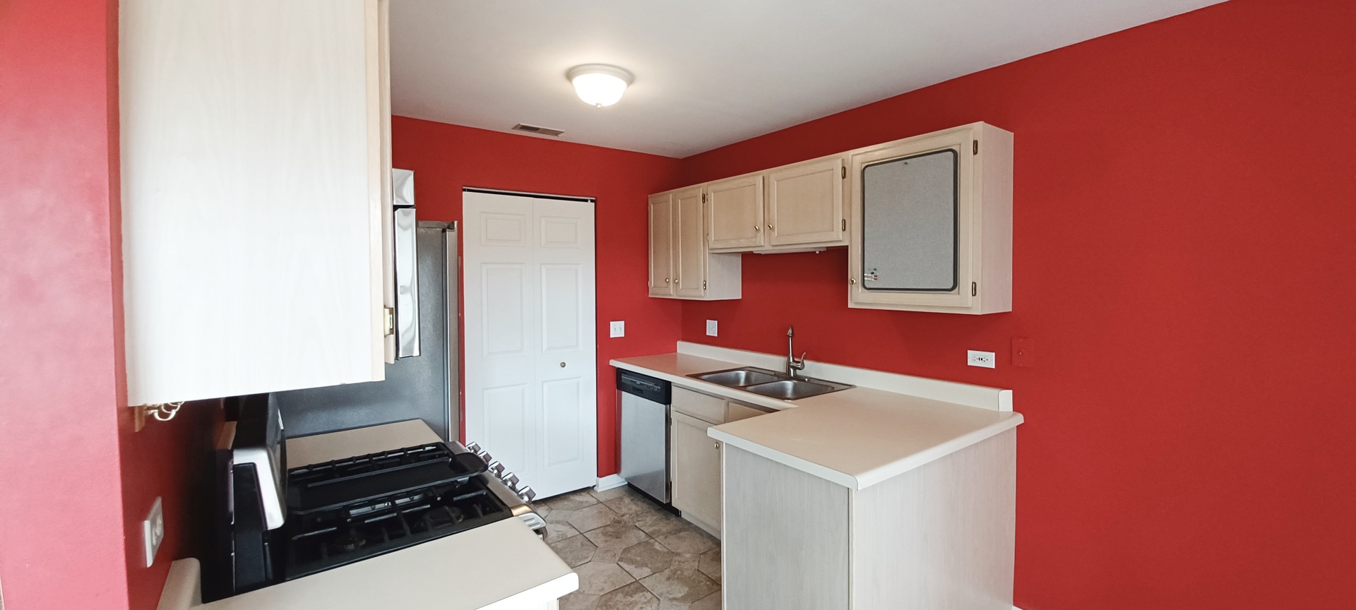 290 Crestview Drive, Unit C Wauconda, IL 60084 - Photo 11 of 19 a utility room with dryer and washer