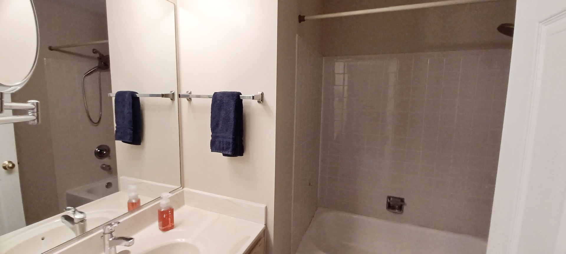 290 Crestview Drive, Unit C Wauconda, IL 60084 - Photo 15 of 19 a bathroom with a sink and a tub