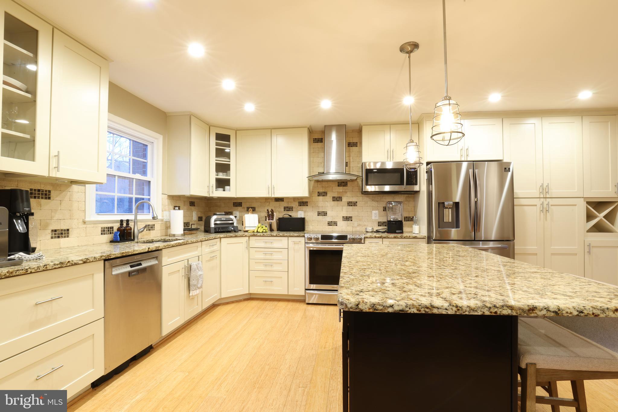 7966 Hidden Bridge Drive Springfield, VA 22153 - Photo 9 of 36