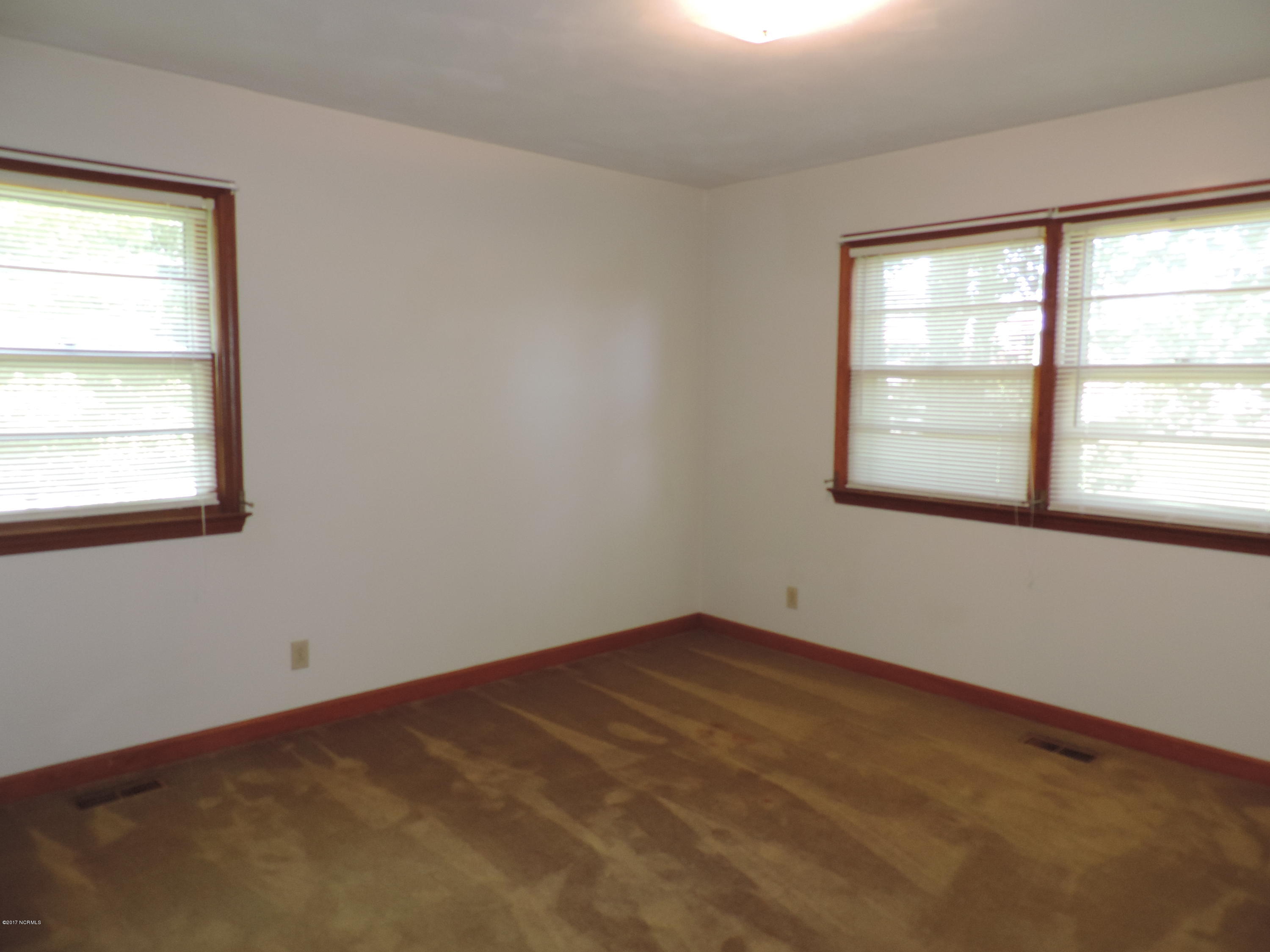 355 Washington Post Road New Bern, NC 28562 - Photo 7 of 26 Bedroom 2