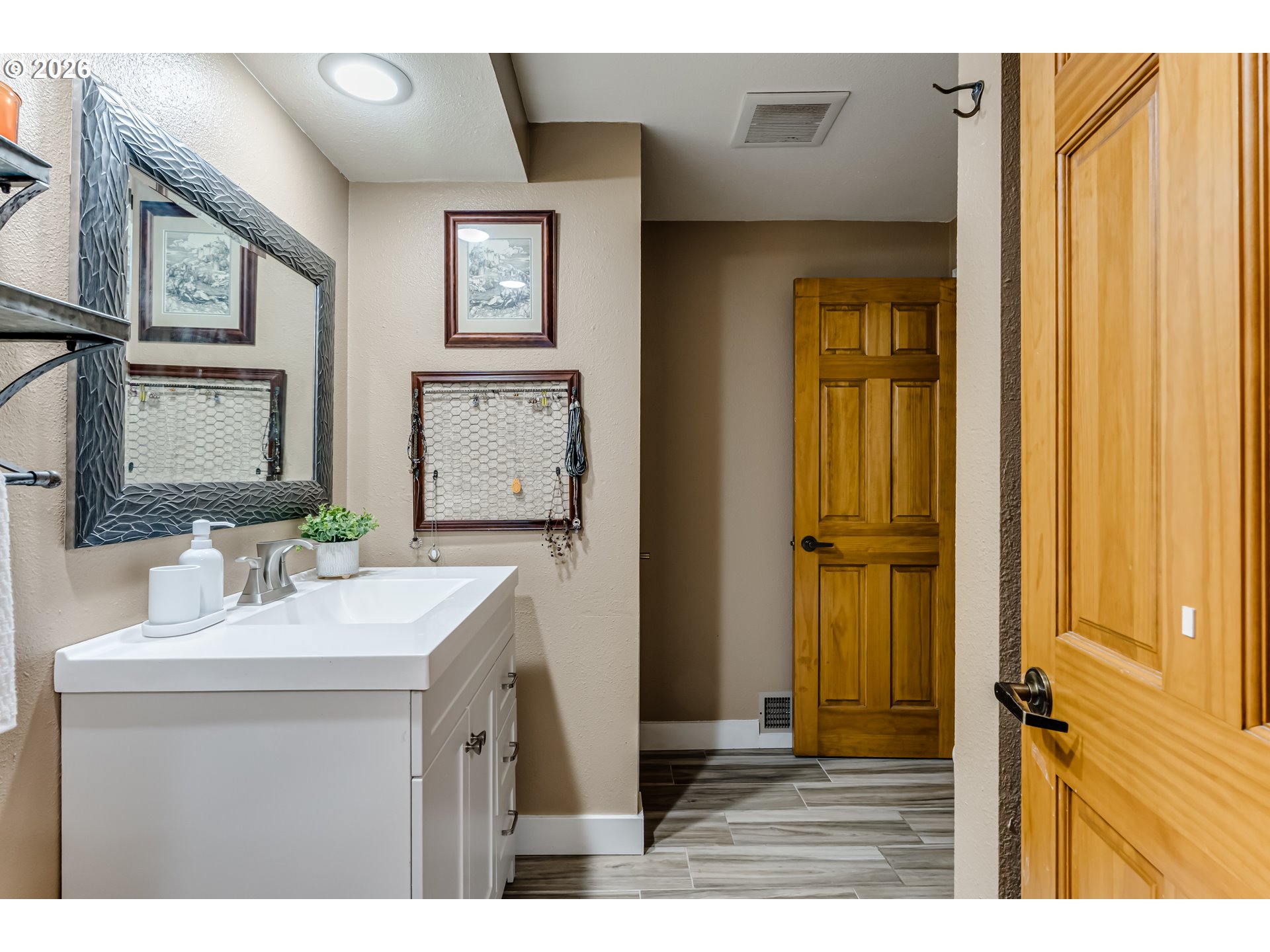 38481 Cartwright Creek Road Marcola, OR 97454 - Photo 25 of 46 Attached Bathroom #2